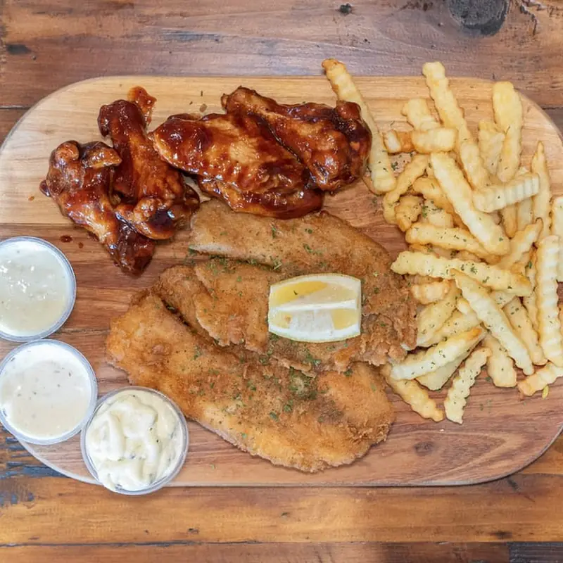 BURGER & 5PC WINGS COMBO