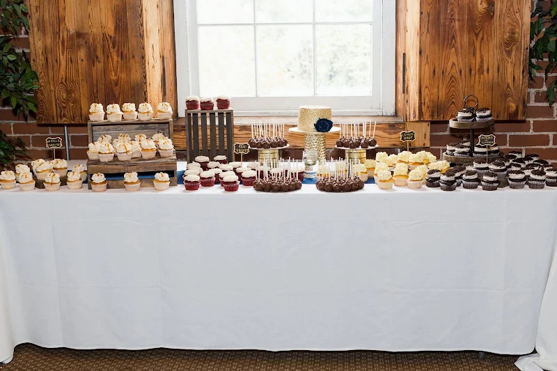 Confectioneiress Cupcakes & Sweets