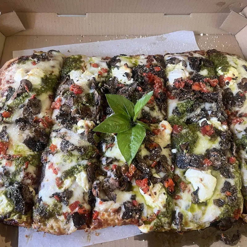 Get Hu'sum Pizza