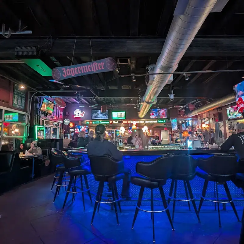 Dina's Pizza & Pub