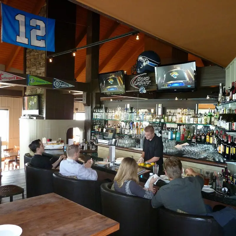 BeachHouse bar + grill