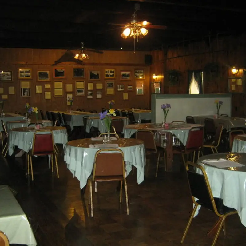 Paci's Lounge & Dining Room