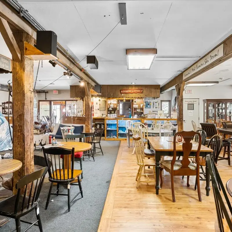 The Round Hearth Café & Marketplace