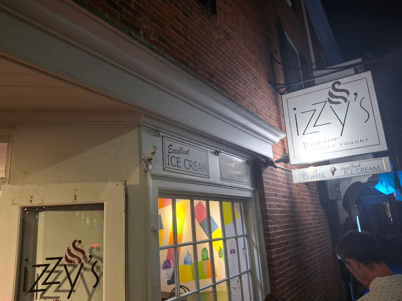 Izzy's Frozen Yogurt & Ice Cream