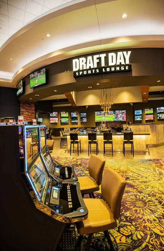 Draft Day Sports Lounge at Walker's Bluff Casino Resort