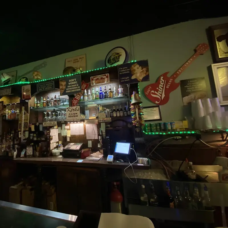 Green Oaks Lounge