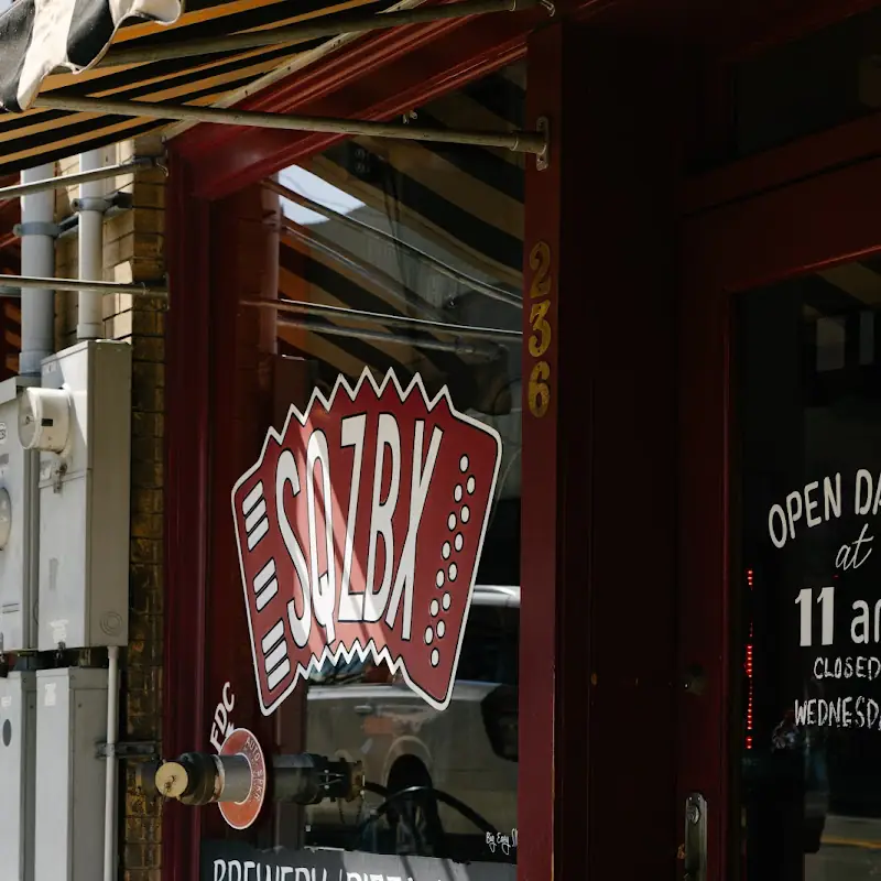 SQZBX Brewery & Pizza