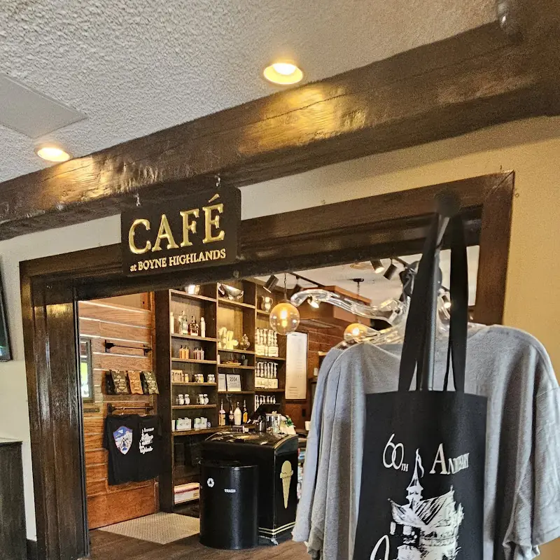Slopeside Lounge