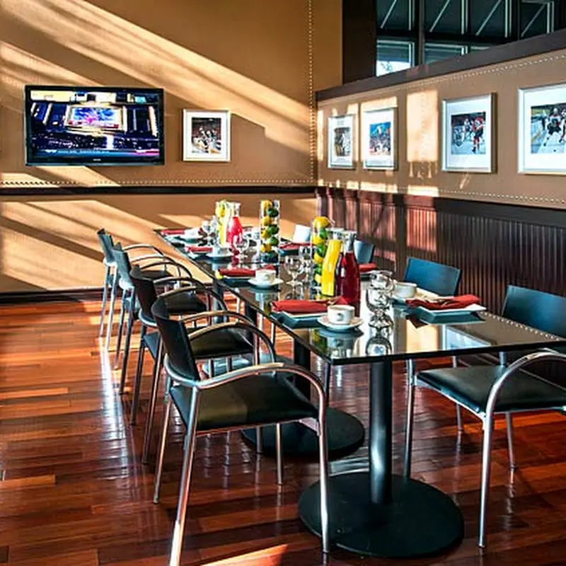 Legends Sports Bar & Grill