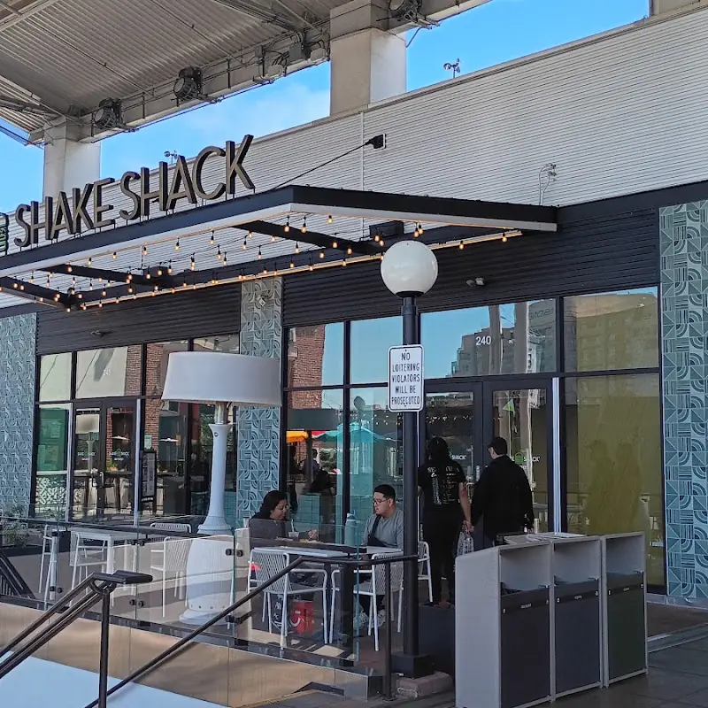 Shake Shack Bay Street