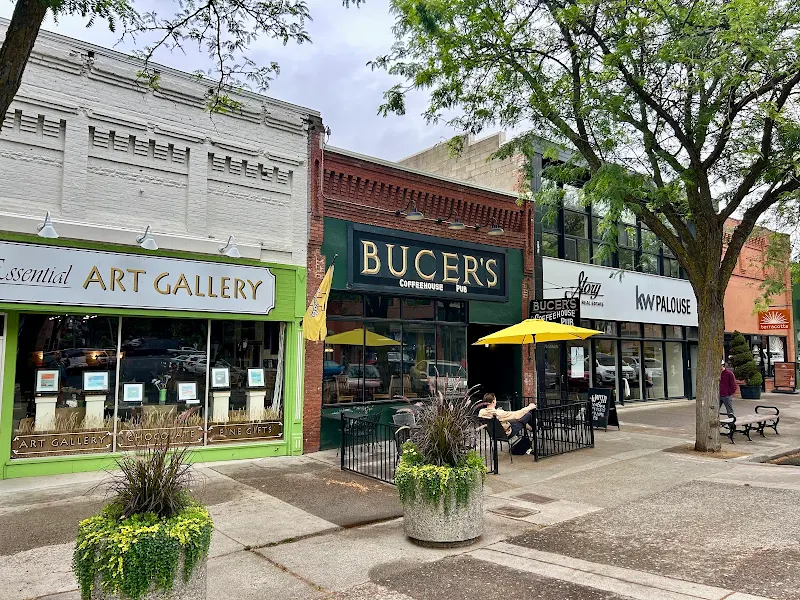 Bucer's Coffee House Pub