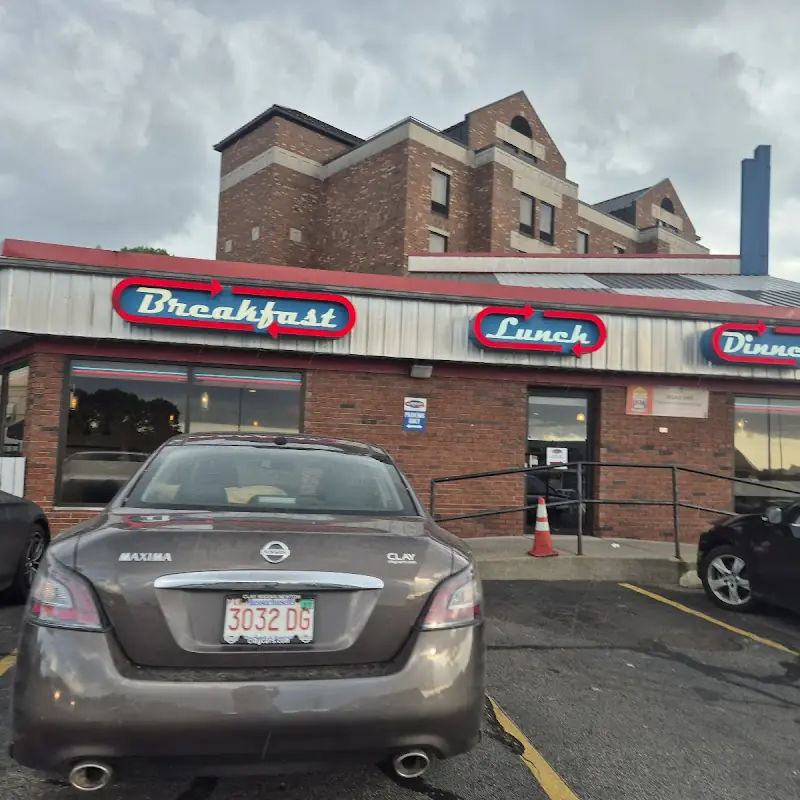 Roundabout Diner and Lounge