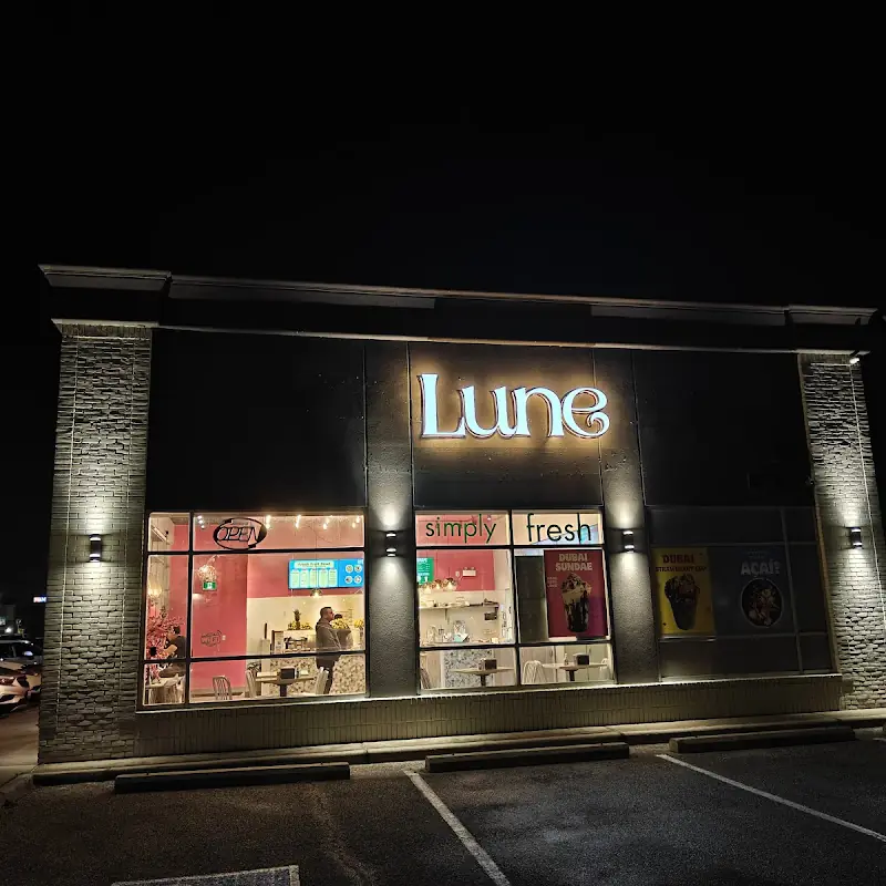 Lune Dessert Cafe