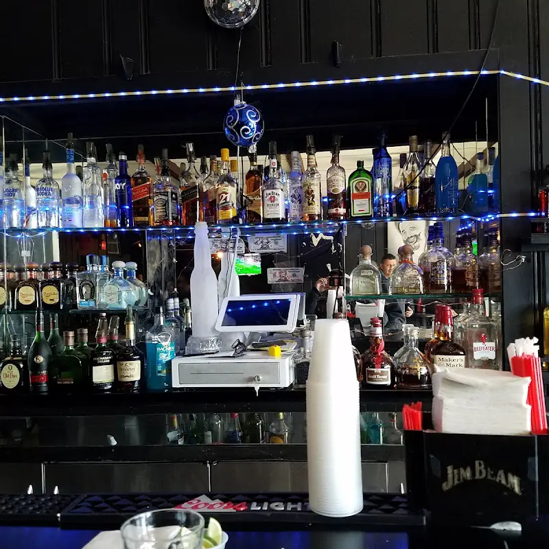 La Fania Bar & Grill