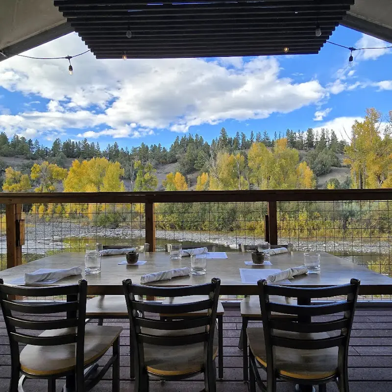 Meander Riverside Eatery