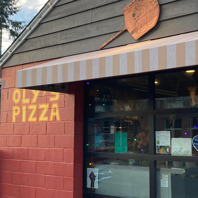 Oly's Pizza