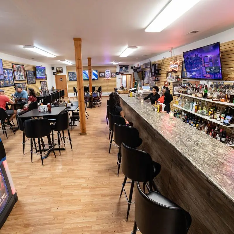 Smokin' Howards Sports Bar & Grill