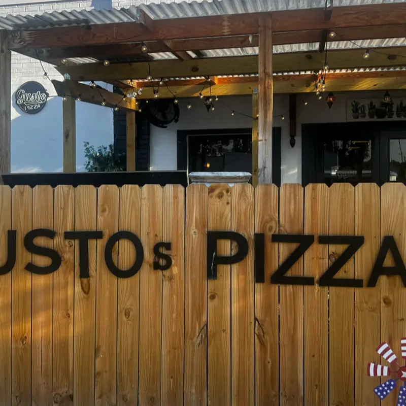 Gusto's Pizza