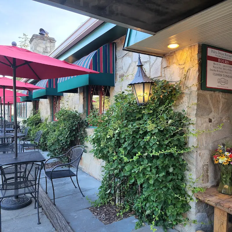 Fife 'n Drum Restaurant & Inn