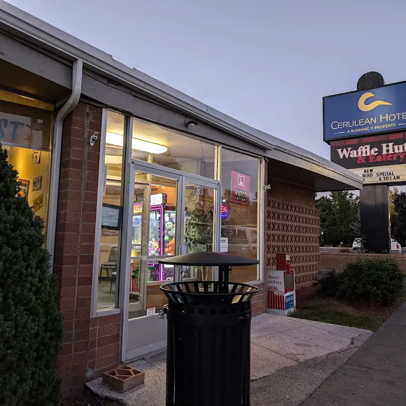 Waffle Hut & Eatery