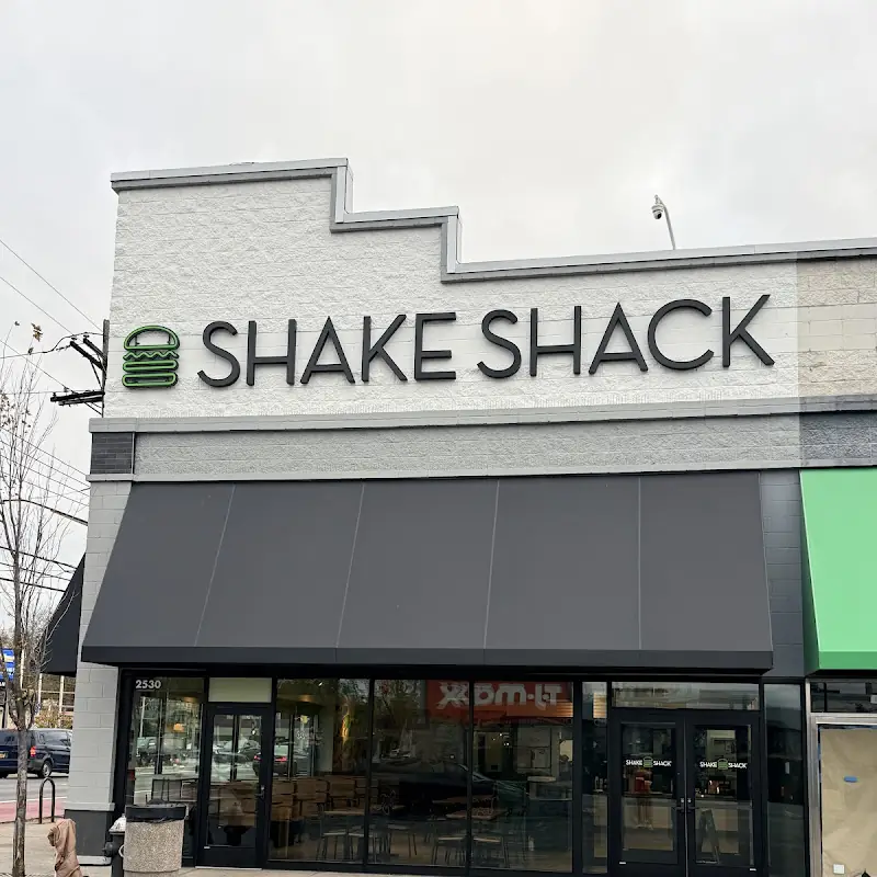 Shake Shack Hylan Boulevard