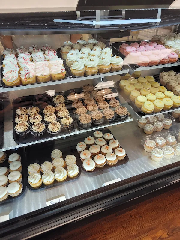 Pronia's Deli & Bakery