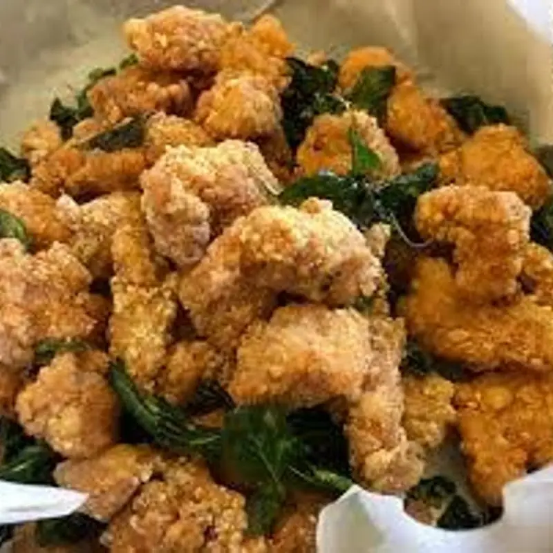 C4. Fried chicken legs and potato chips 炸鸡腿+薯片