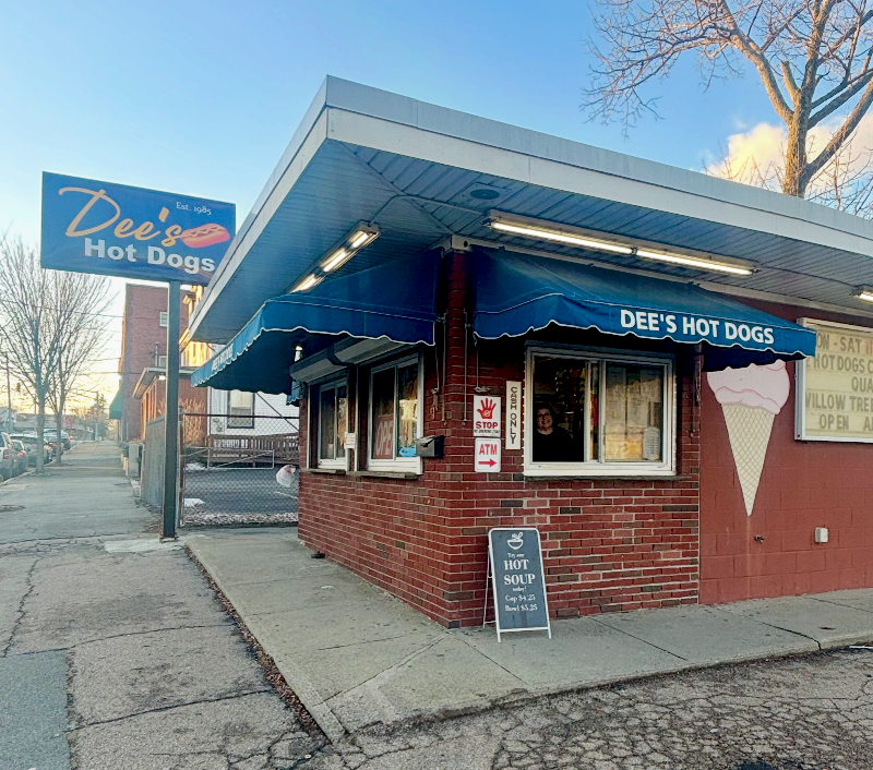 Dee's Hot Dogs