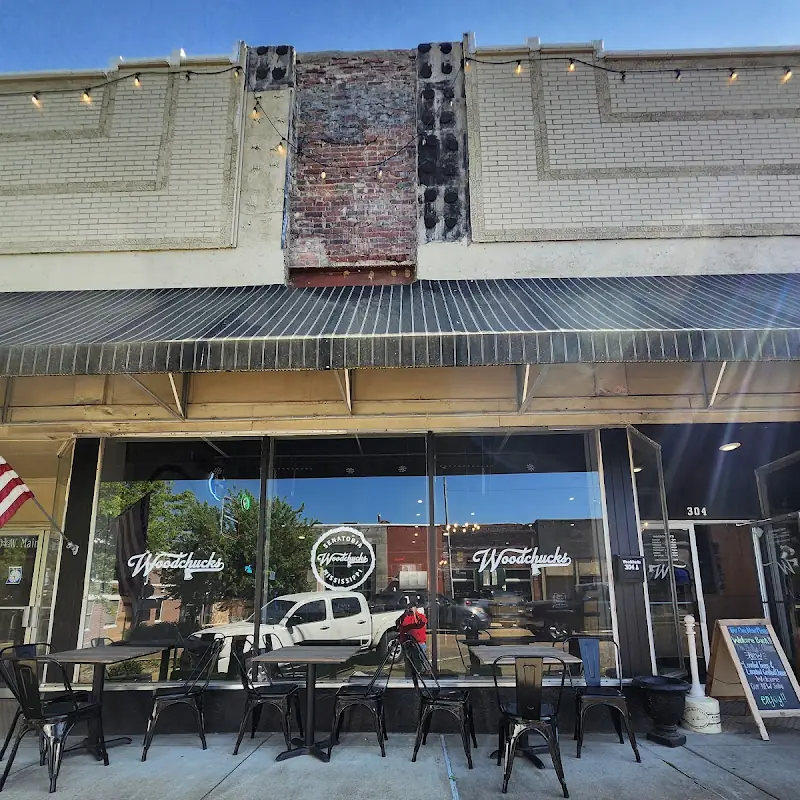 Woodchucks Restaurant & Bar (Axe Throwing)