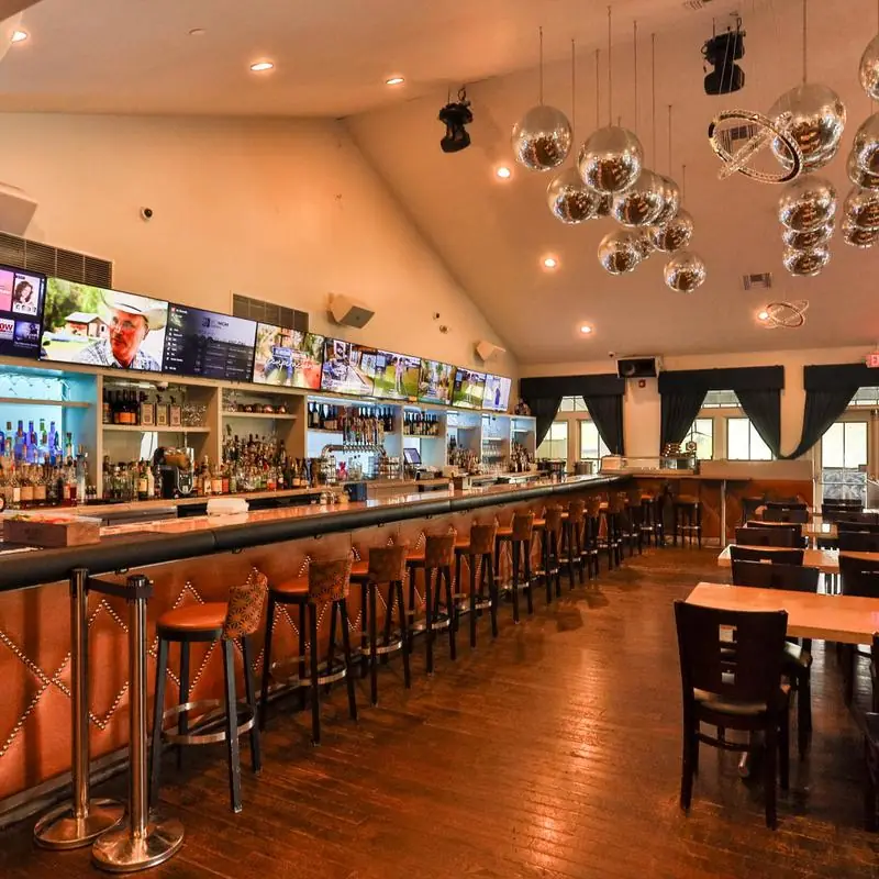 Par 440 Restaurant & Lounge