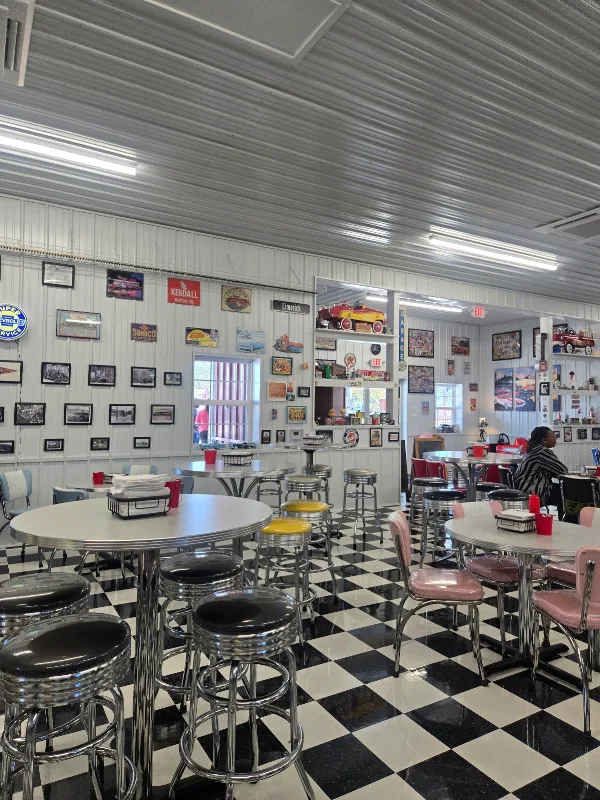 Scoupe Deville Ice Cream Parlor