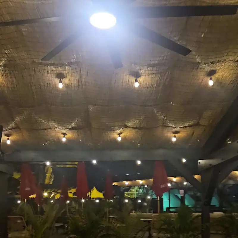 Di Edge Waterfront Bar & Kitchen