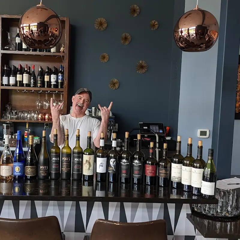 Avanti Restaurant & Bar