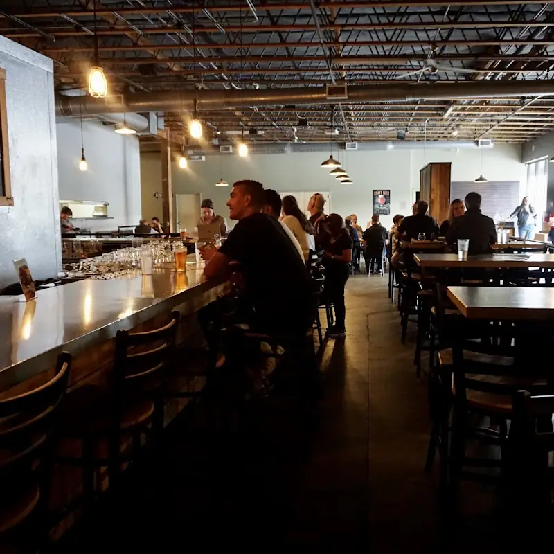 Cascadia Pizza Restaurant and Brewery