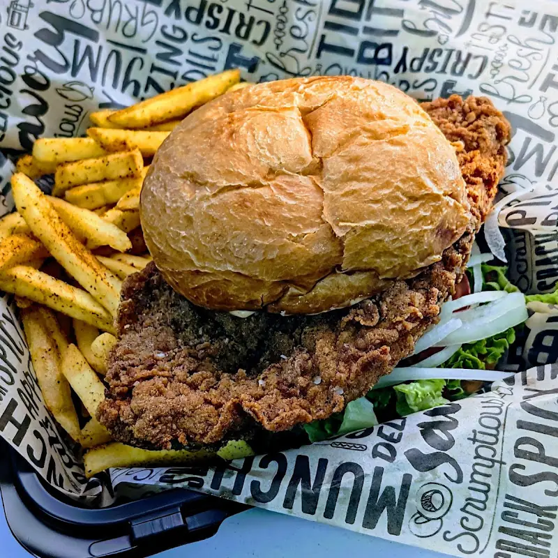 The Fat Raccoon Eatery (Food Truck)