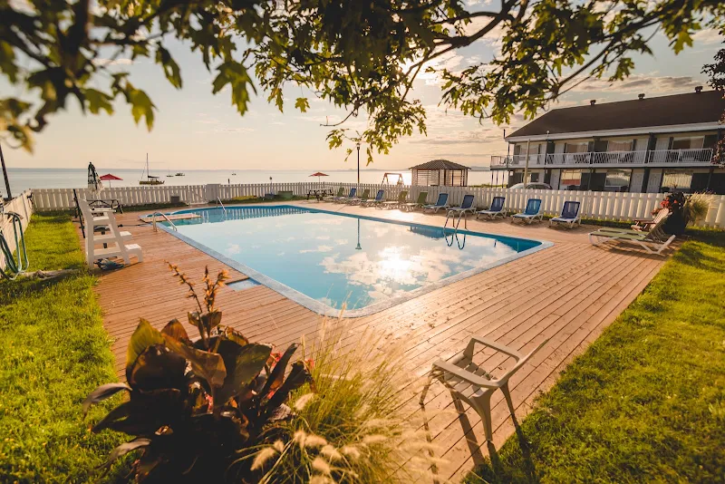 Hostellerie Baie Bleue (maintenant Riôtel Carleton-sur-Mer) - Site officiel - Meilleur prix garanti