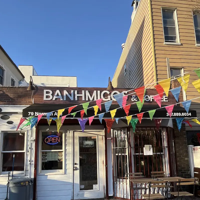 Banhmigos & Coffee