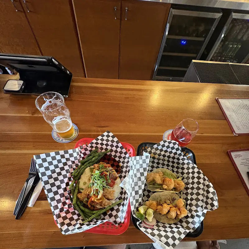 Adris Cafe food truck