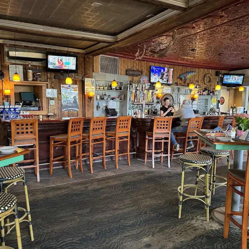 Captain’s Inn & Tiki Bar