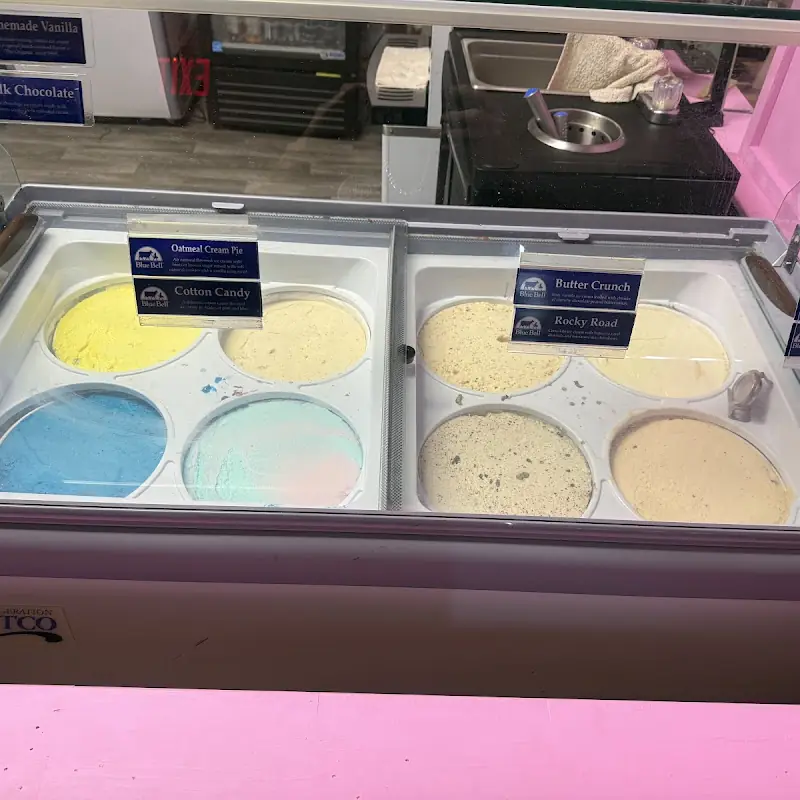 Scoop Dawg Ice Cream Parlor and eatery