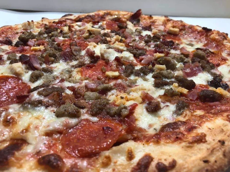 On The Spot Pizza Isabela