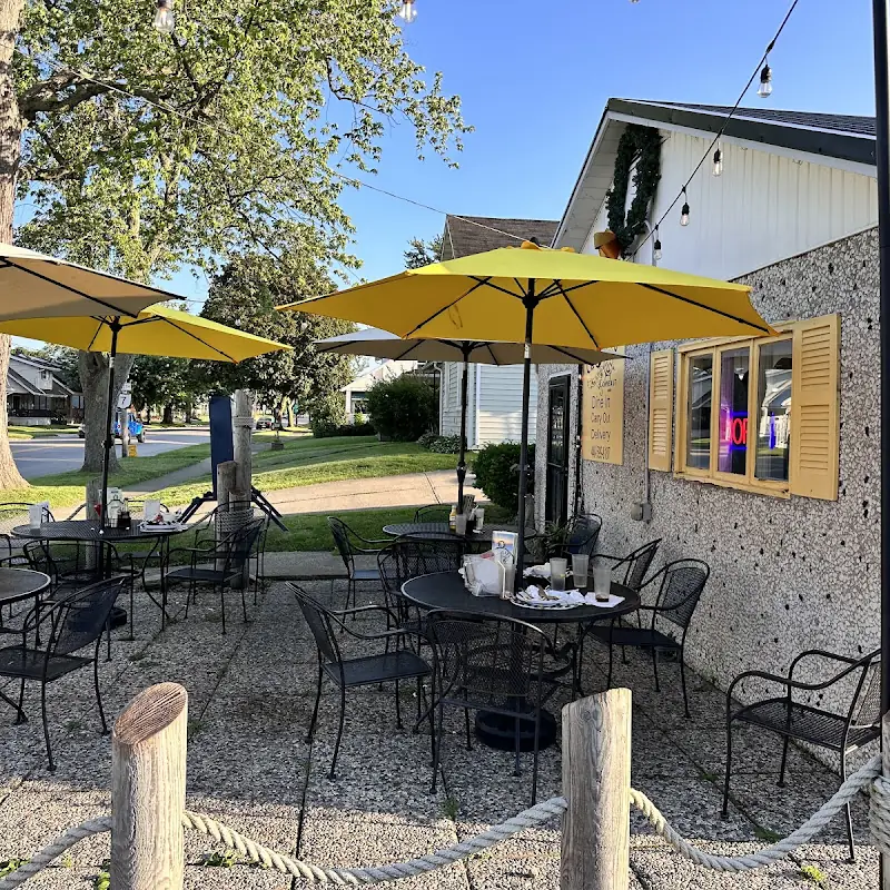 Castaways Pizza & Grill