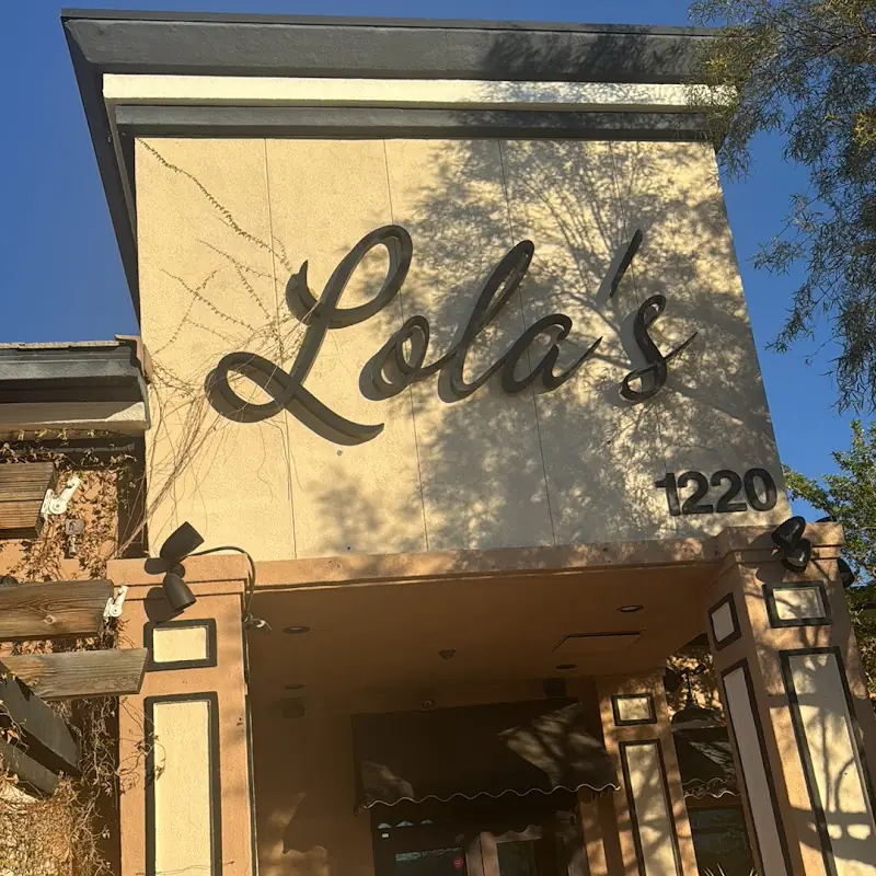 Lola's