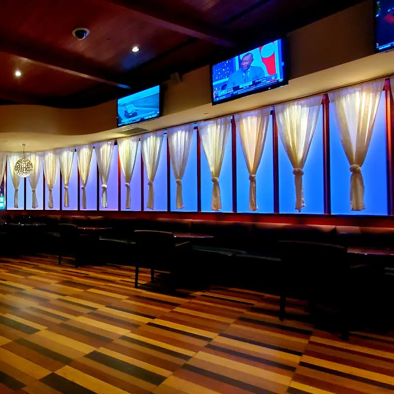 Bonz Restaurant & Lounge