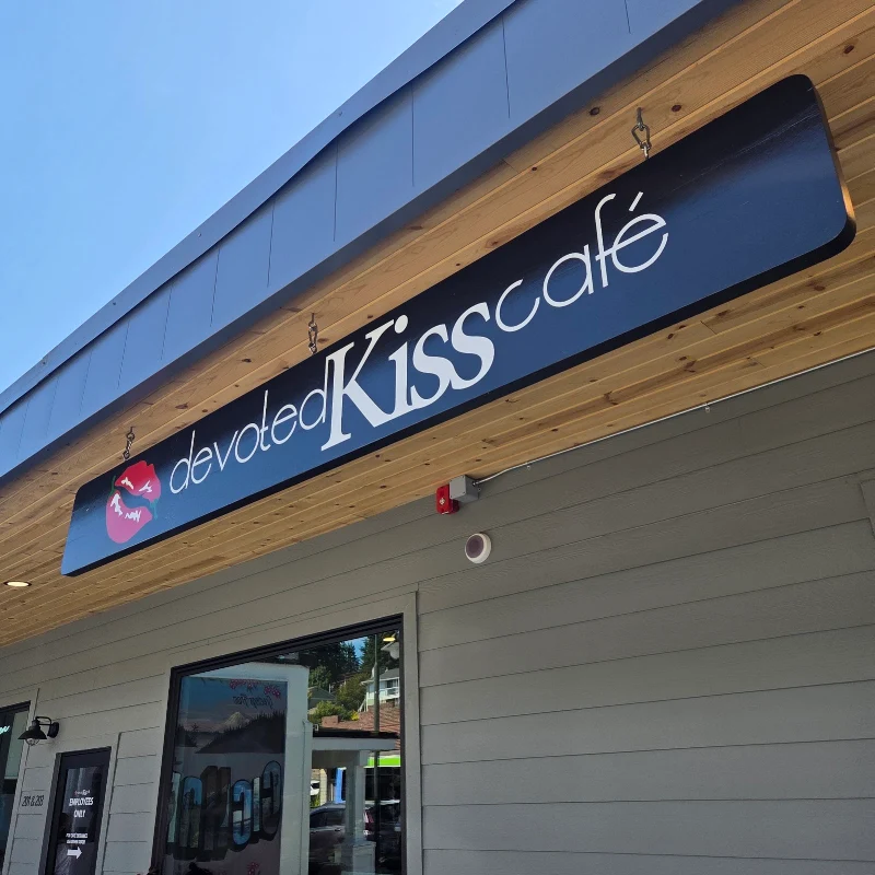 Devoted Kiss Cafe
