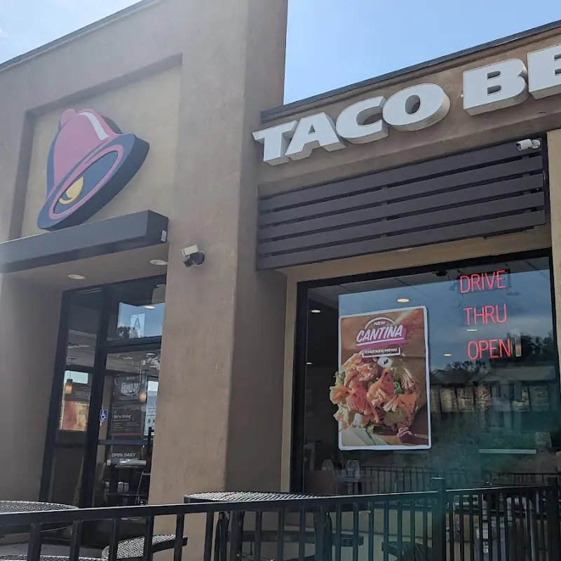 Taco Bell - Live Más Café