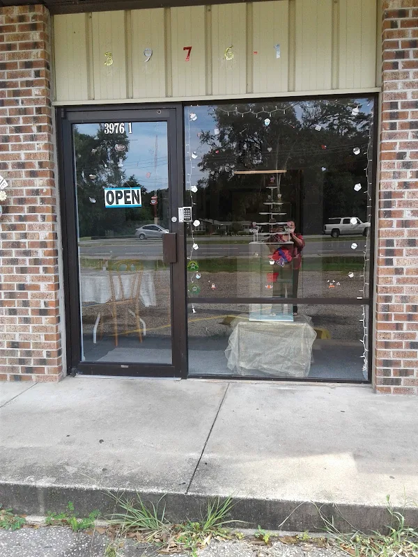 Laura's Bakery And Cafe