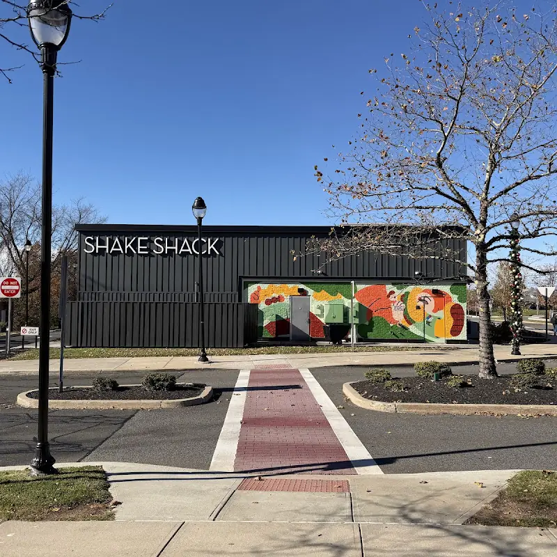 Shake Shack Evergreen Walk