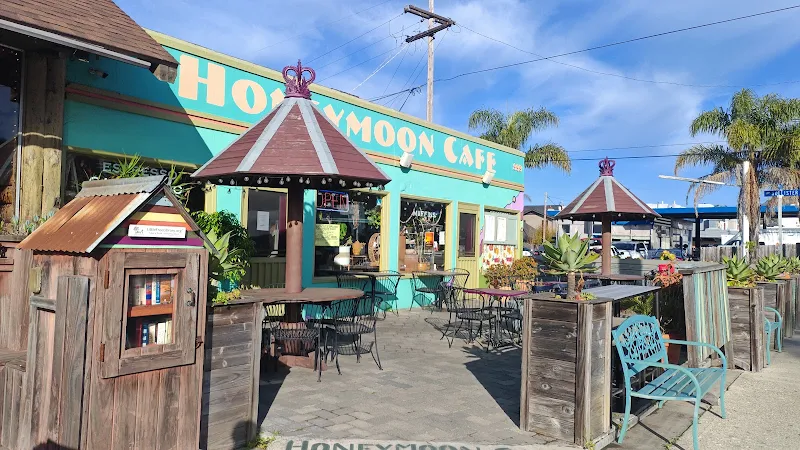 Honeymoon cafe