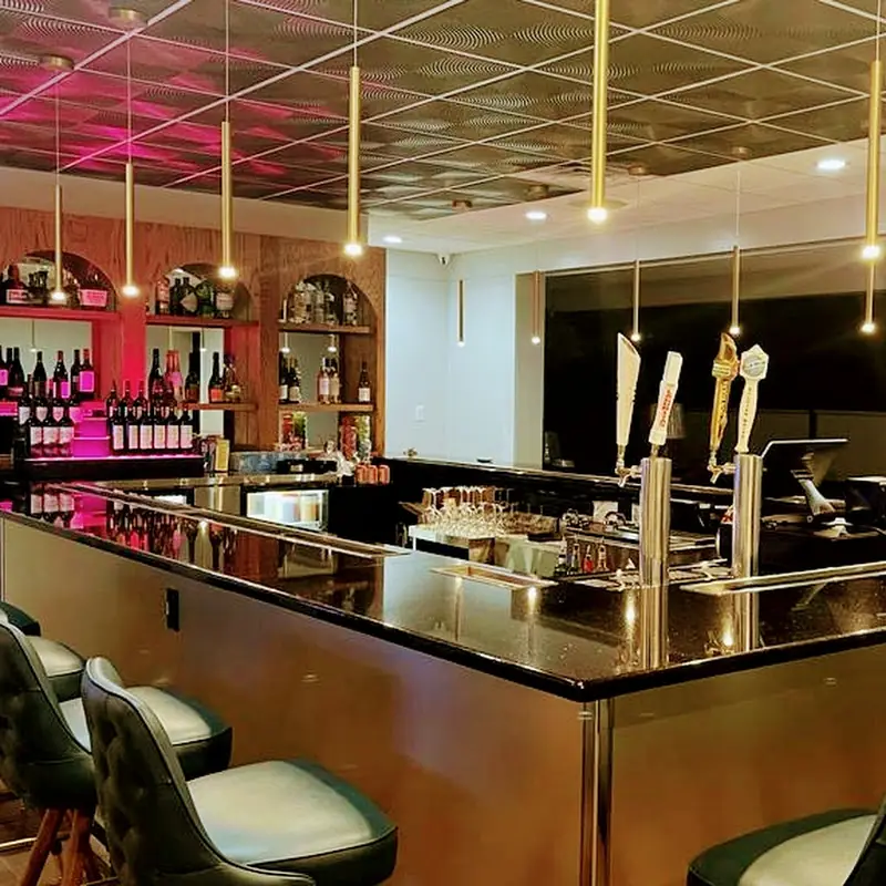 LAGZ RESTAURANT & BAR
